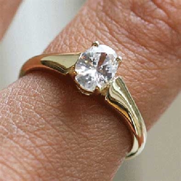 Ring i 8 kt. Guld med Zirkonia