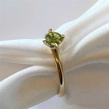 Ring i 8 kt. Guld med Peridot