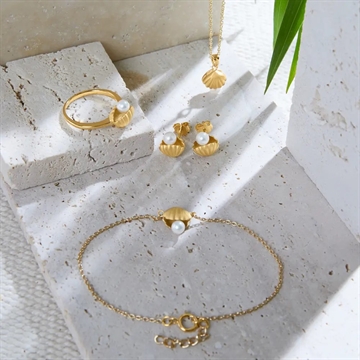 Armbånd i forgyldt Sølv med Muslingeskal og Ferskvandsperle 