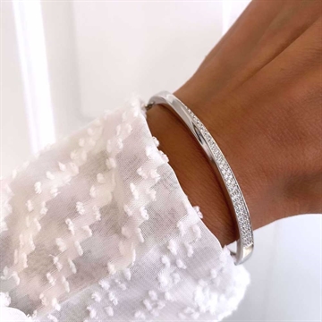 Elegant sølvarmring med funklende zirkonia