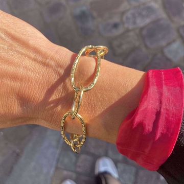 Armbånd i PVD Guldfarvet Stål med Rustik Kædeled - 20,5 til 23,5 cm