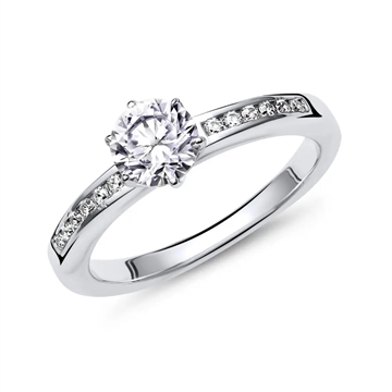 Forlovelsesring i sølv med zirkonia og graveringsmulighed – klassisk design med små sten langs ringskinnen
