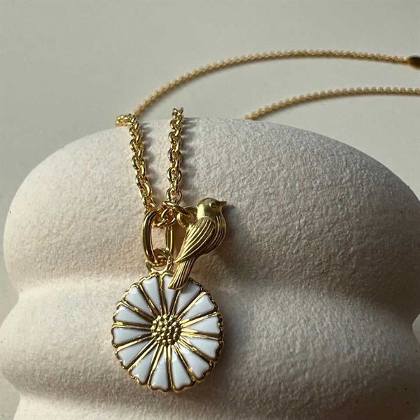 Marguerit halskæde i forgyldt sølv med fugl og håndmalet hvid emalje