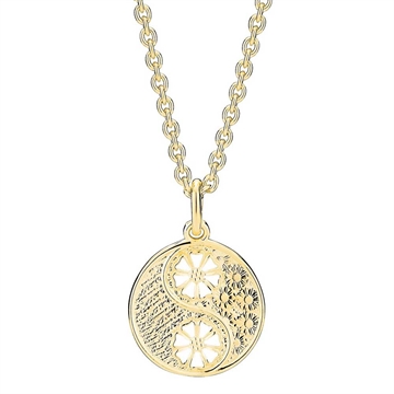 Marguerit halskæde i 24 karat forgyldt sølv med yin-yang vedhæng, to hvide margueritter og 48 cm kæde – BY LUND COPENHAGEN