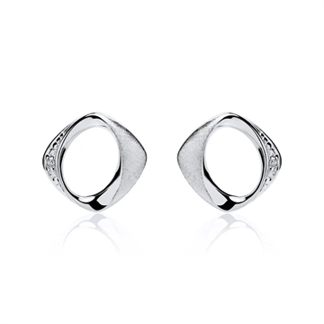 Ørestikker i 14 kt. hvidguld med brillantslebne diamanter