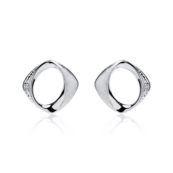 Ørestikker i 14 kt. hvidguld med brillantslebne diamanter