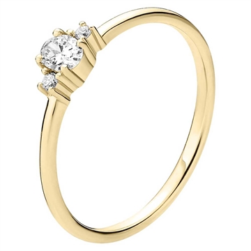 Ring i 8 kt. guld med tre brillantslebne labgrown diamanter i klassisk design – perfekt som forlovelsesring