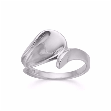 Elegant ring i rhodineret sølv med moderne design