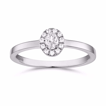Sølvring i 925 Sterling sølv med ovalt design og funklende zirkonia