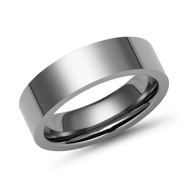 Vielsesring i titanium, 6 mm bred med poleret overflade og indvendig diamantgravering.
